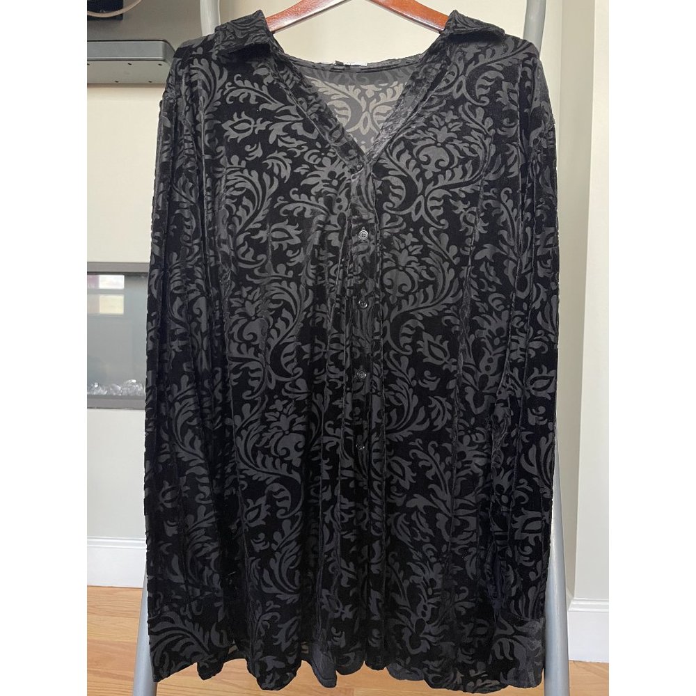 FOXCROFT_Blk Velvet textured shirt-Plus size 22W